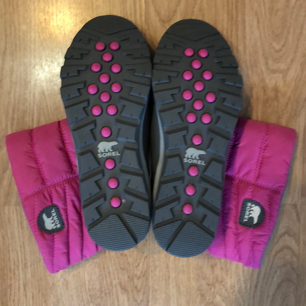 Sorel boots - Picture 2 of 6